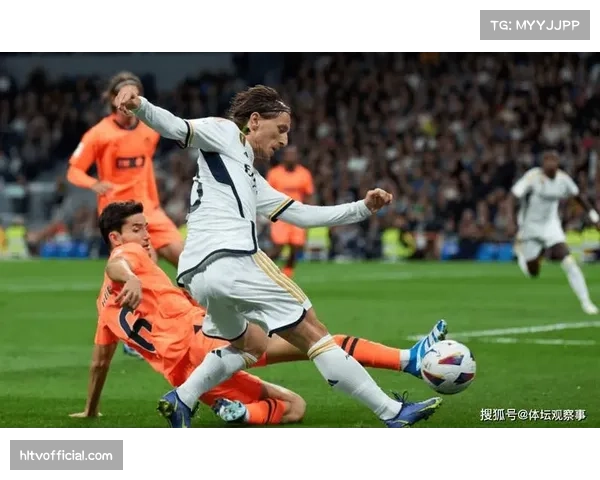 赫罗纳快速转换进攻 勒马尔前插时机把握精准